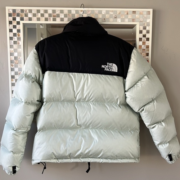 Nuptse jacket from The North Face spring 21 collection. Mint green. - Picture 4 of 7